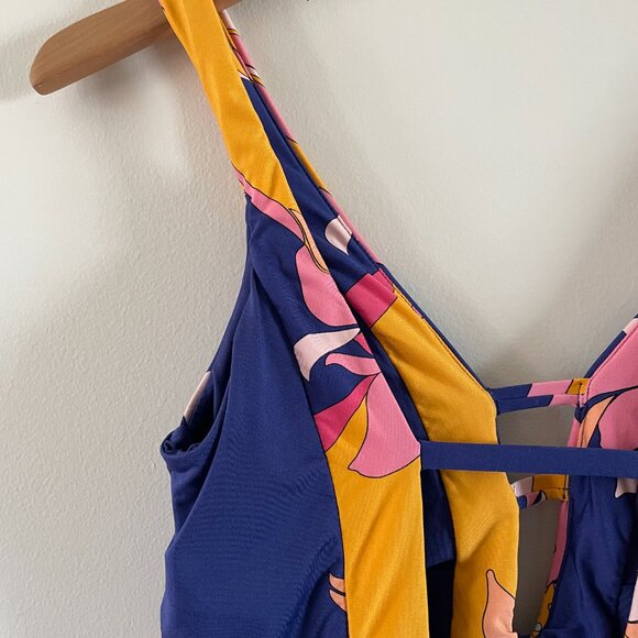 TRINA TURK 1PC Swimsuit Sz Tag Missing - Picture 6 of 9